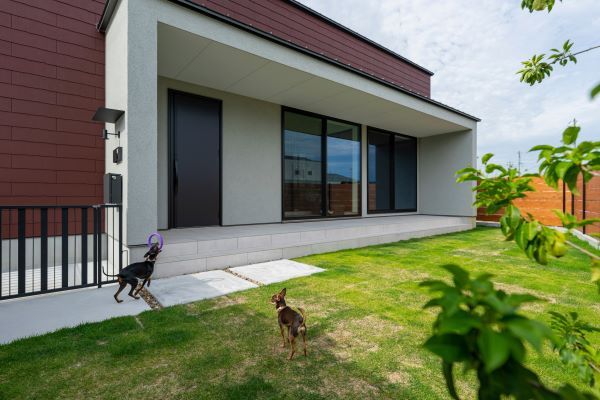 ブラックテイストな平屋