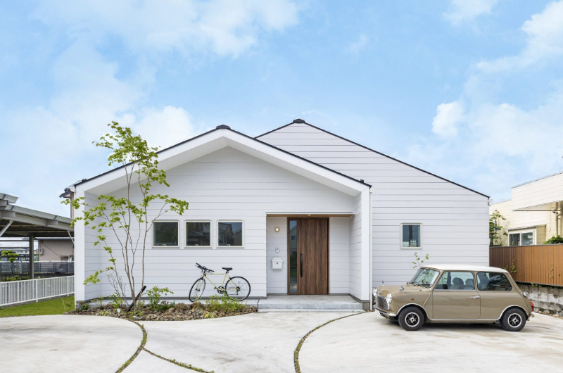 大人可愛い三角屋根の平屋_外観