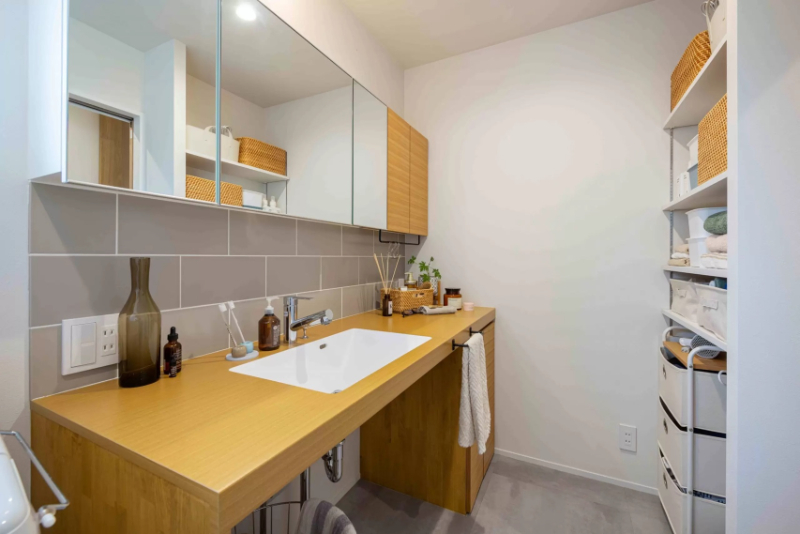 大人可愛い三角屋根の平屋_洗面所