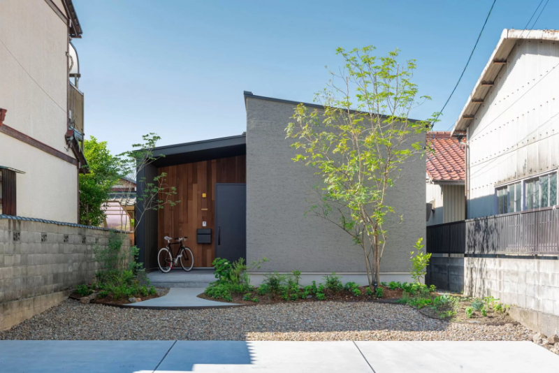 光あふれる切妻屋根の平屋_外観