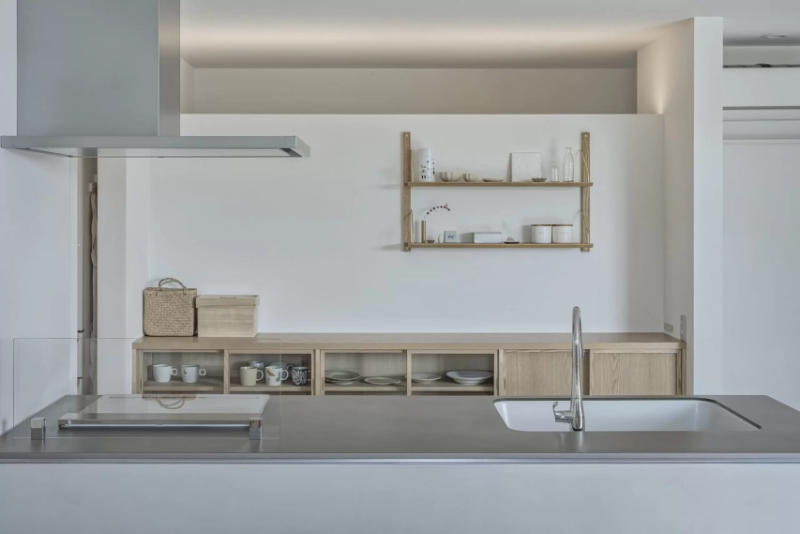 三角フォルムが美しいシンプルな平屋_キッチン