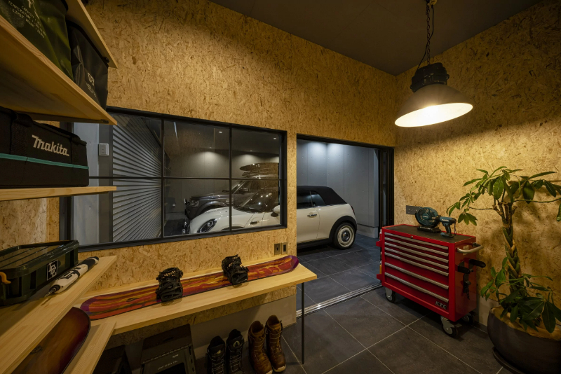 愛車と暮らす、2台ガレージのある平屋