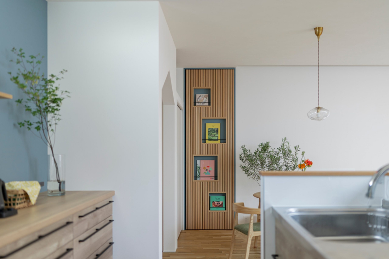 暮らしやすさと遊び心が融合した平屋_飾り棚