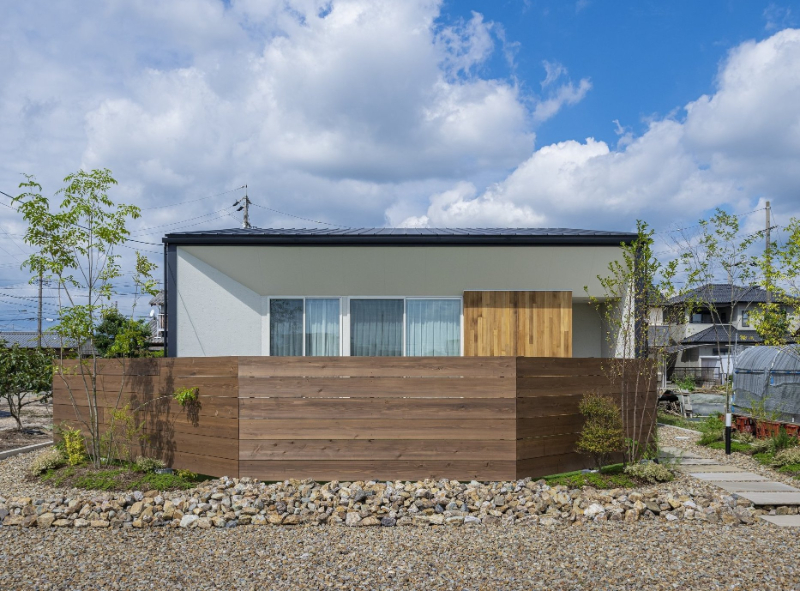 落ち着いた雰囲気のなかに遊び心をプラス_外観