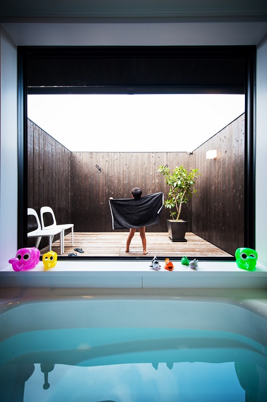 スキップフロアが楽しい焼き杉の平屋・外壁