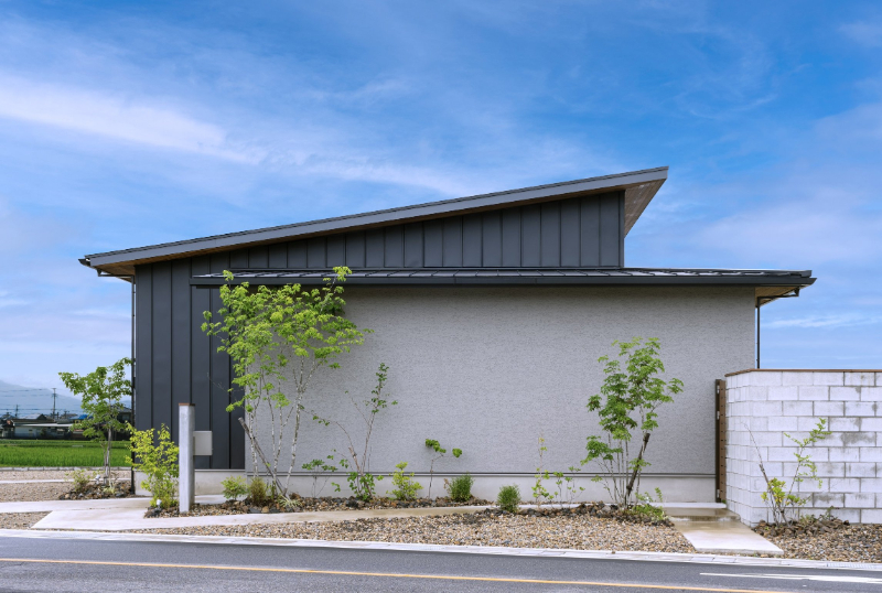 猫と共に過ごす、光あふれる平屋_外観