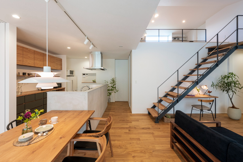 シンプルさと遊び心が共存する平屋_LDK